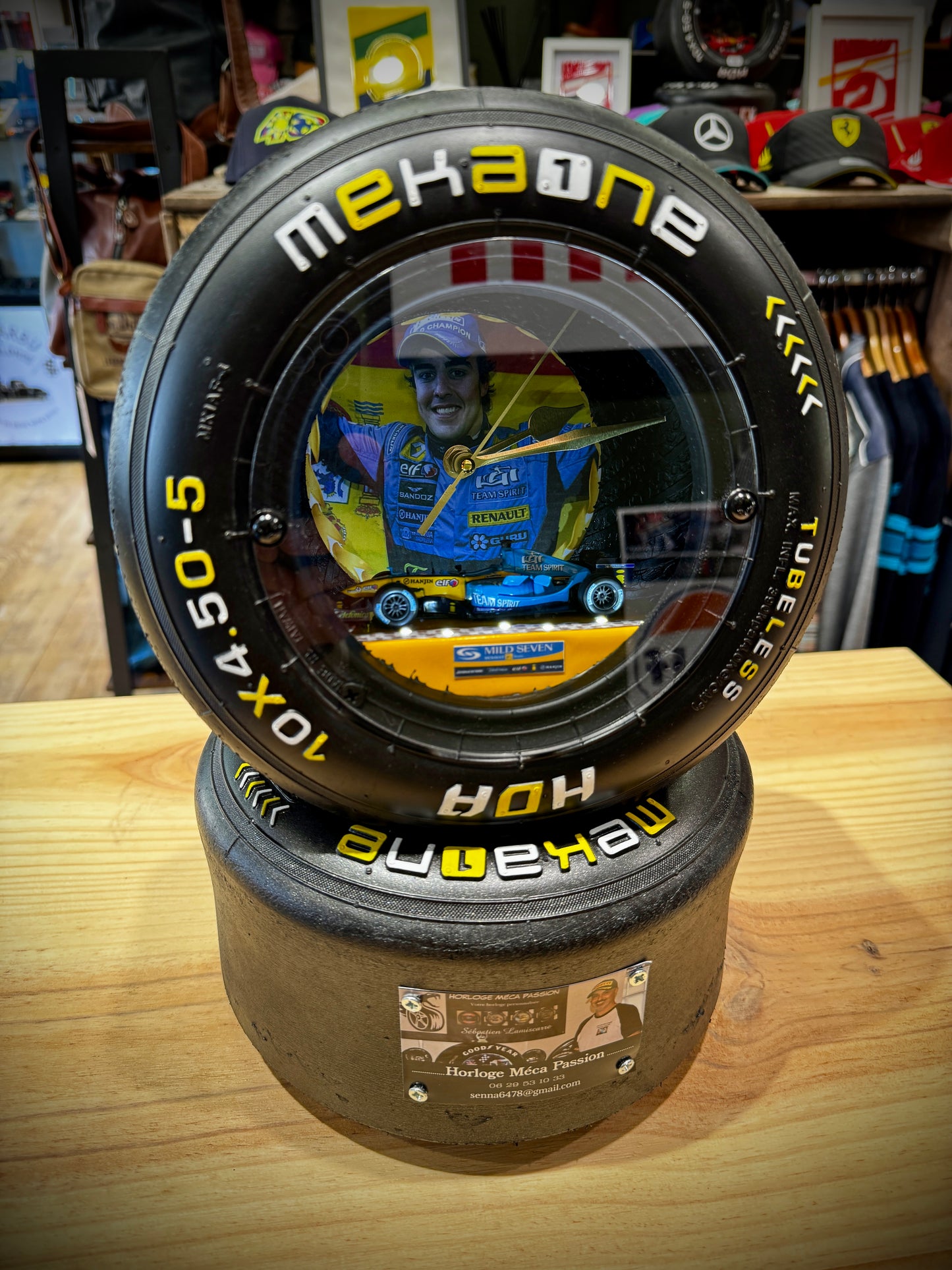 HMP Horloge-Vitrine Renault F1 R25 Alonso 2005